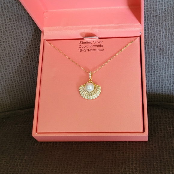 Rachel Zoe Jewelry - Rachel Zoe Clam Shell🐚 Pendant Necklace - NIB